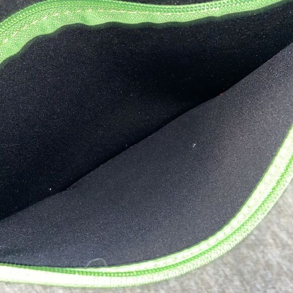 Stylish Black and Green Tablet Sleeve with Protective Padding - Picture 13 of 13